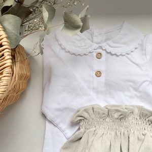 Camisa botones de madera blanca